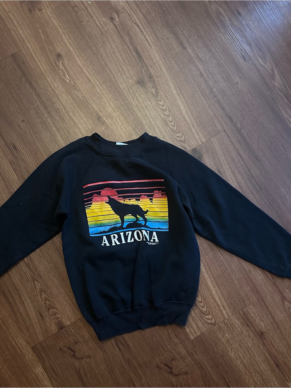 Vintage Arizona Sunset Wolf Graphic Crewneck Sweatshirt - Black